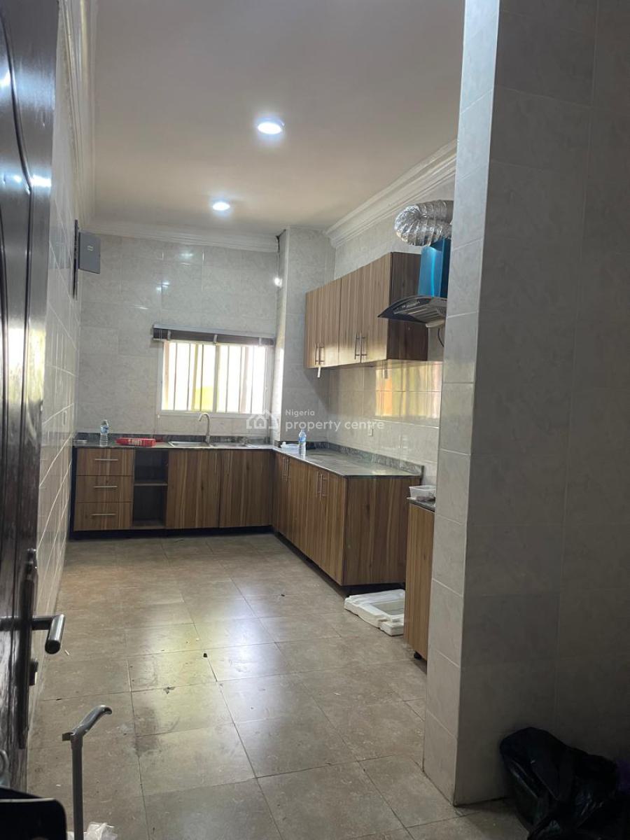 Distress Luxury 2 Bedroom Flat Serviced Apartment, Paradise 3 Estate Chevron Drive Opposite Ebano Supermarket, Lekki, Lagos, Flat / Apartment for Sale