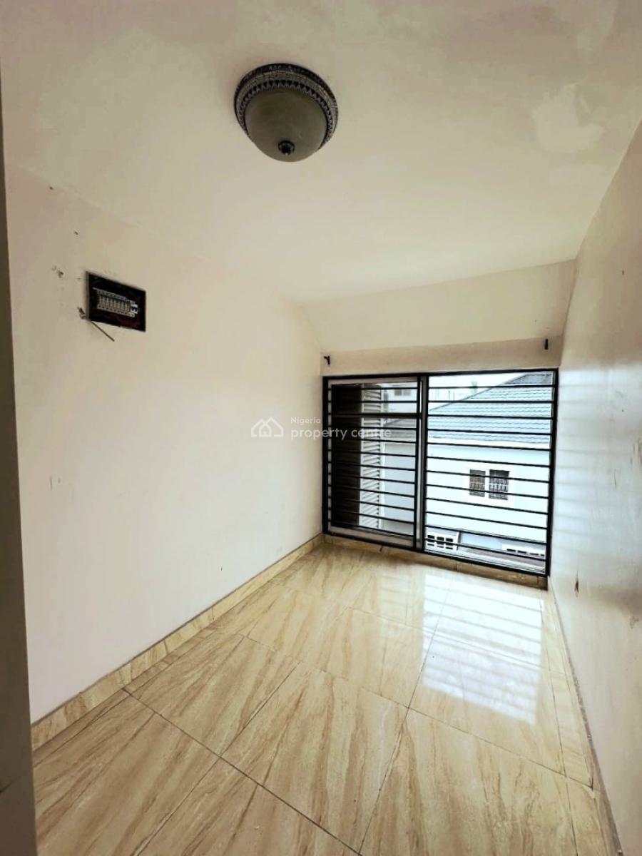 Well Maintained 1 Bedroom Apartment, Lekki Phase 1, Lekki, Lagos, Flat / Apartment for Rent