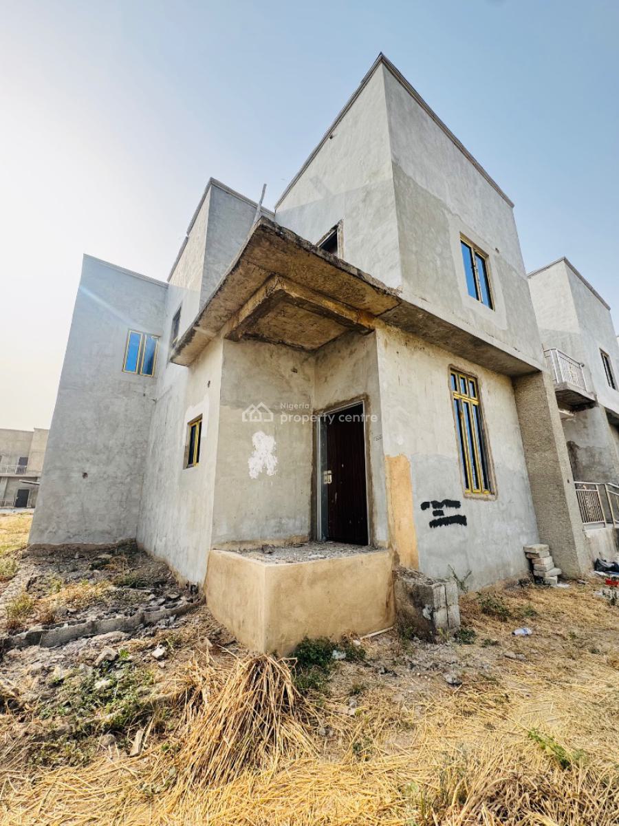 Well Built & Spacious 3beds Duplex in a Gated Estate, Lugbe District, Abuja, Semi-detached Duplex for Sale