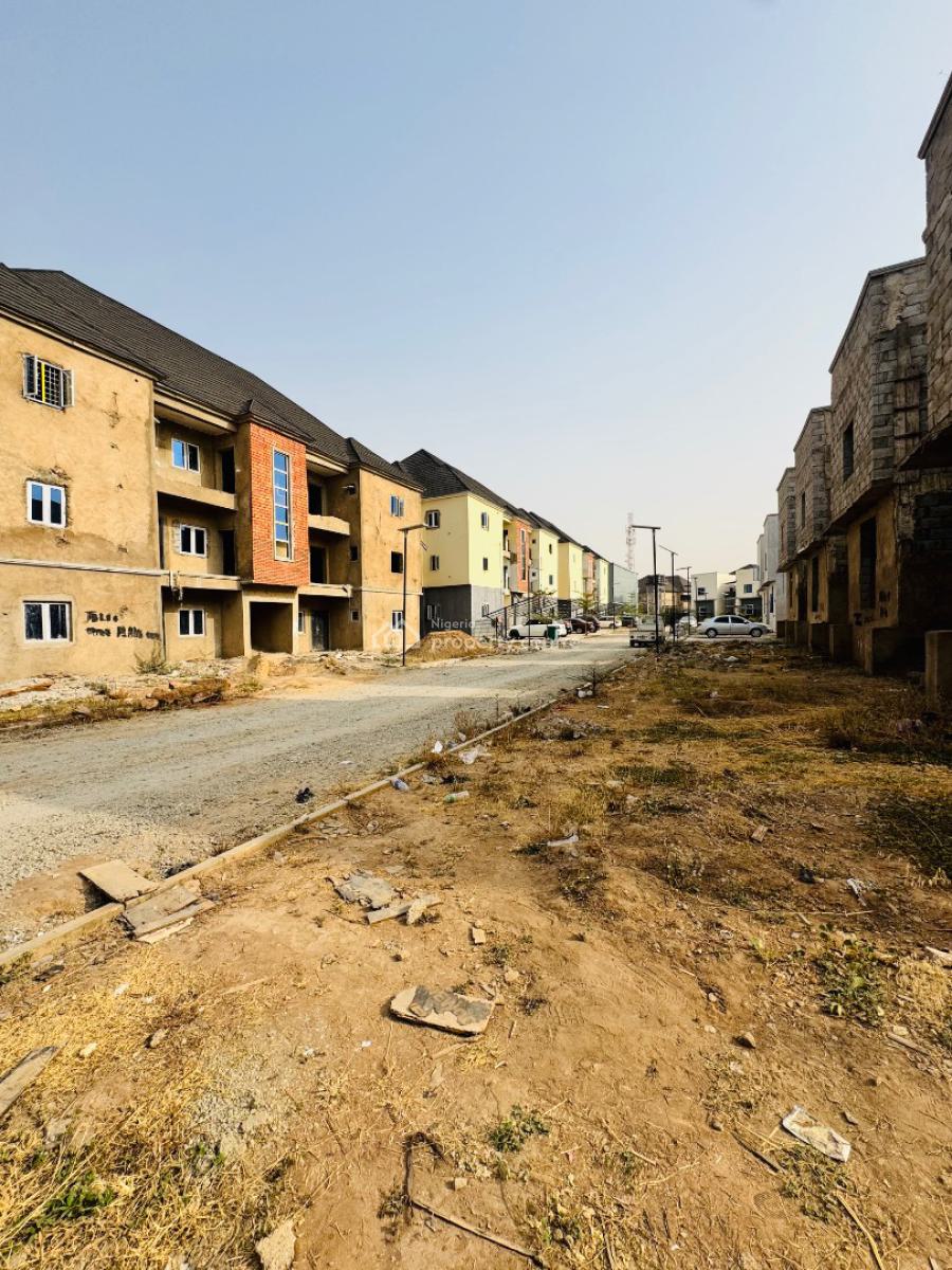 Well Built & Spacious 3beds Duplex in a Gated Estate, Lugbe District, Abuja, Semi-detached Duplex for Sale