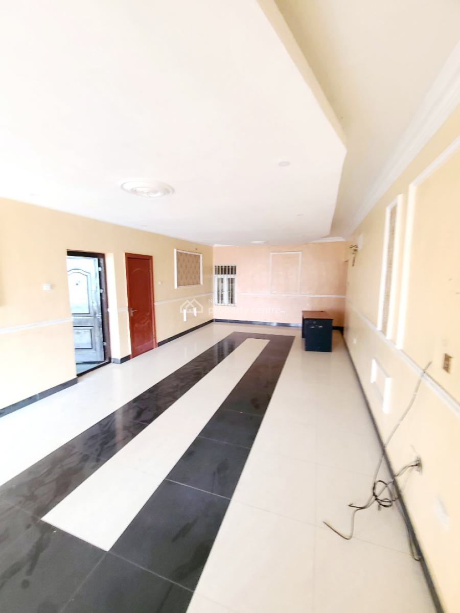 Spacious 3 Bedroom Flat with 1bq_ Upstairs, Chevron Estate, Chevron Drive, Lekki, Lagos, Flat / Apartment for Rent