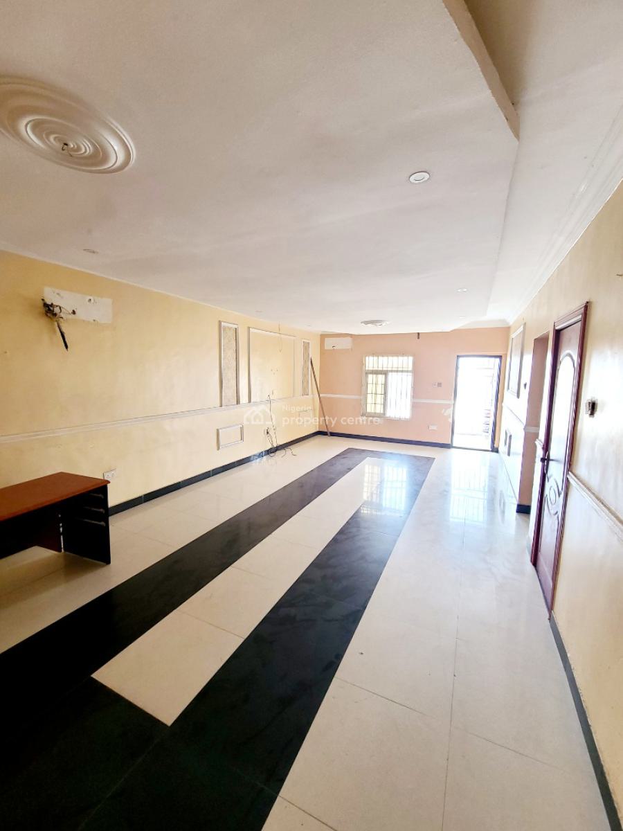 Spacious 3 Bedroom Flat with 1bq_ Upstairs, Chevron Estate, Chevron Drive, Lekki, Lagos, Flat / Apartment for Rent