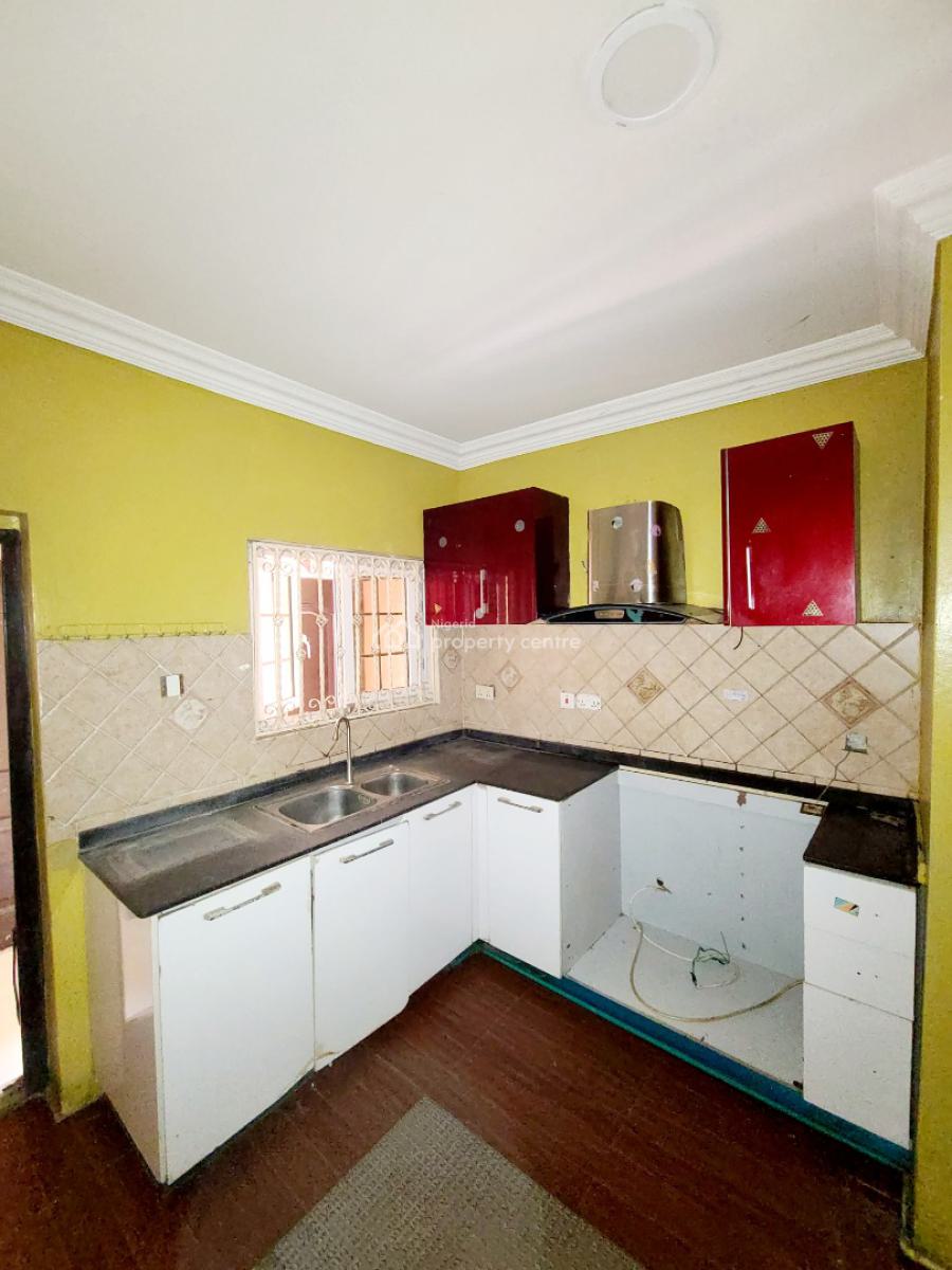 Spacious 3 Bedroom Flat with 1bq_ Upstairs, Chevron Estate, Chevron Drive, Lekki, Lagos, Flat / Apartment for Rent