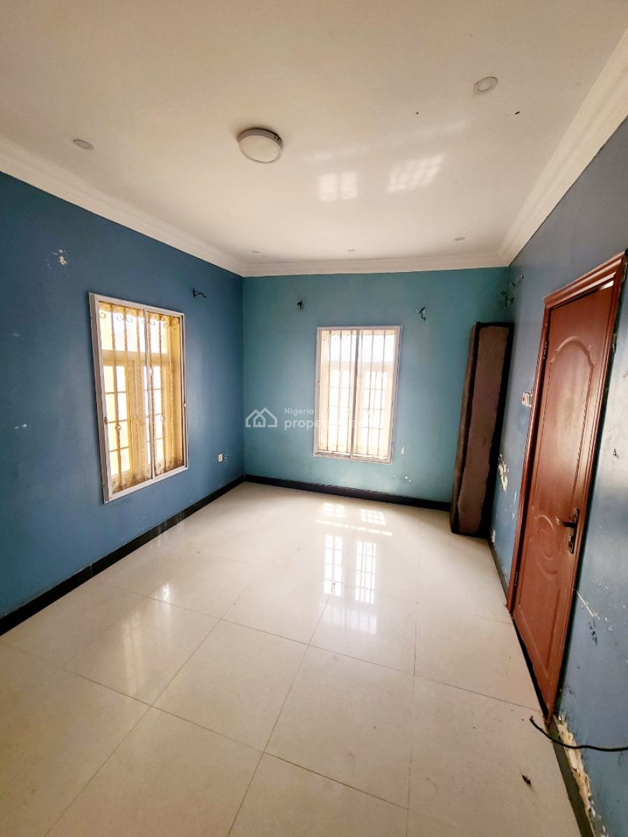 Spacious 3 Bedroom Flat with 1bq_ Upstairs, Chevron Estate, Chevron Drive, Lekki, Lagos, Flat / Apartment for Rent