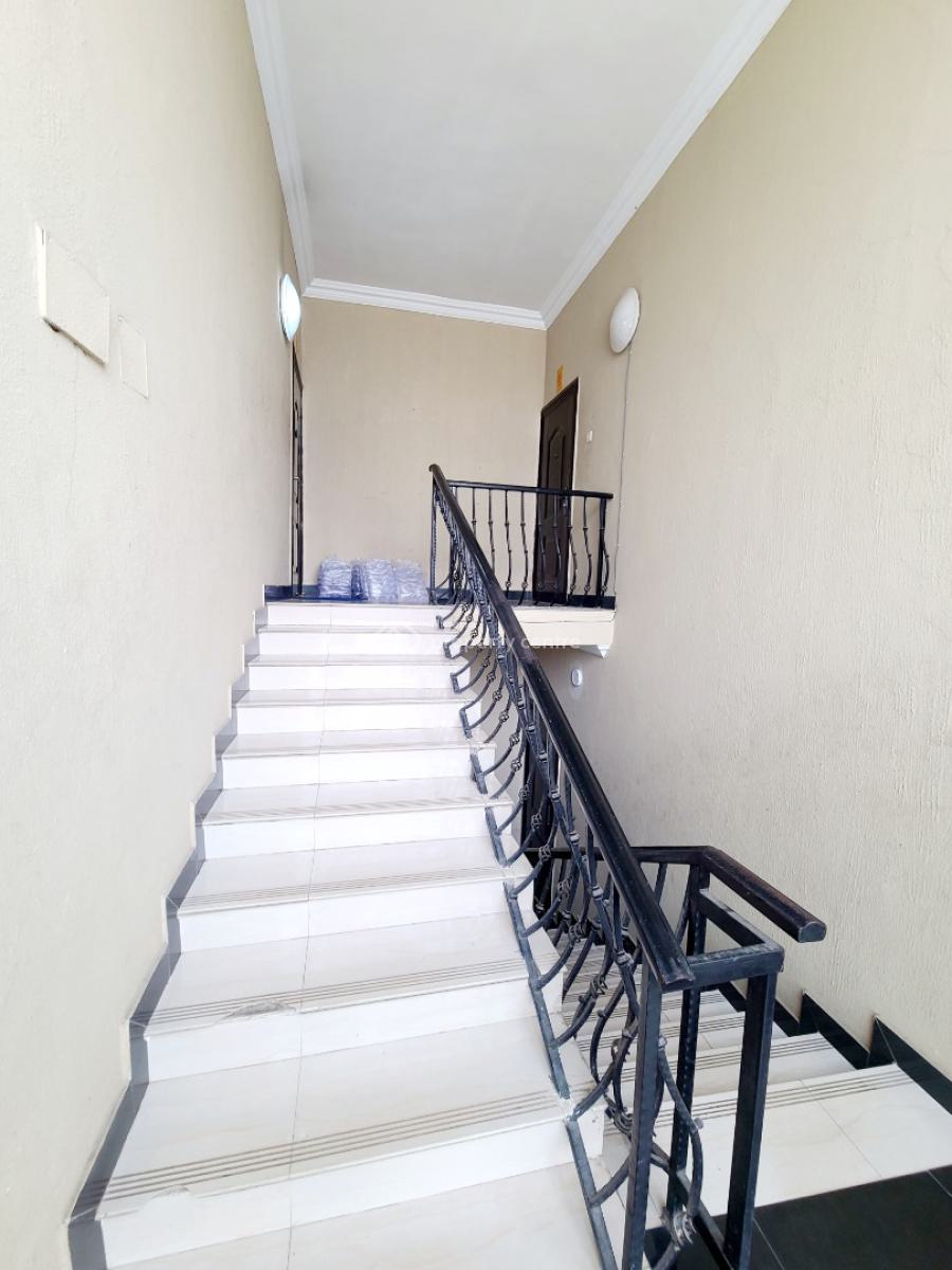 Spacious 3 Bedroom Flat with 1bq_ Upstairs, Chevron Estate, Chevron Drive, Lekki, Lagos, Flat / Apartment for Rent