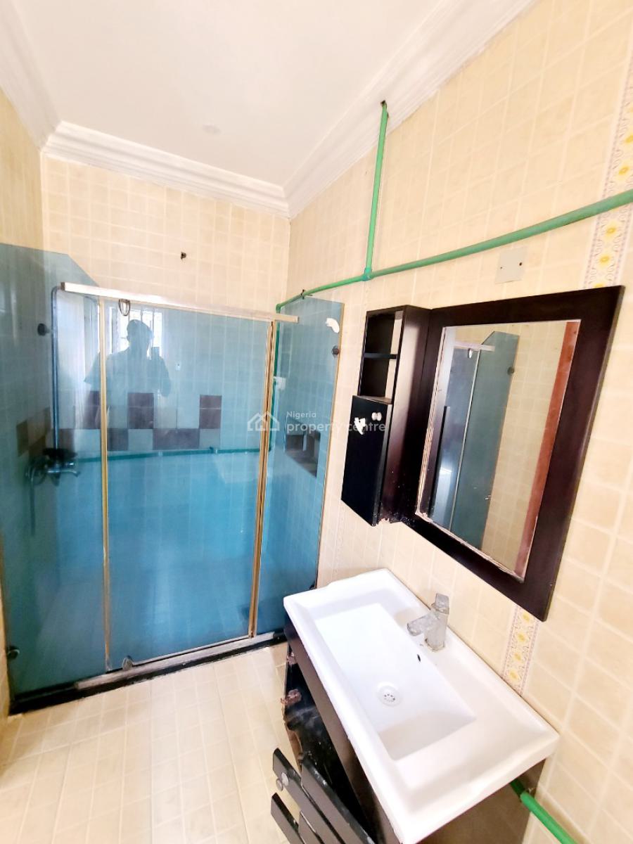 Spacious 3 Bedroom Flat with 1bq_ Upstairs, Chevron Estate, Chevron Drive, Lekki, Lagos, Flat / Apartment for Rent