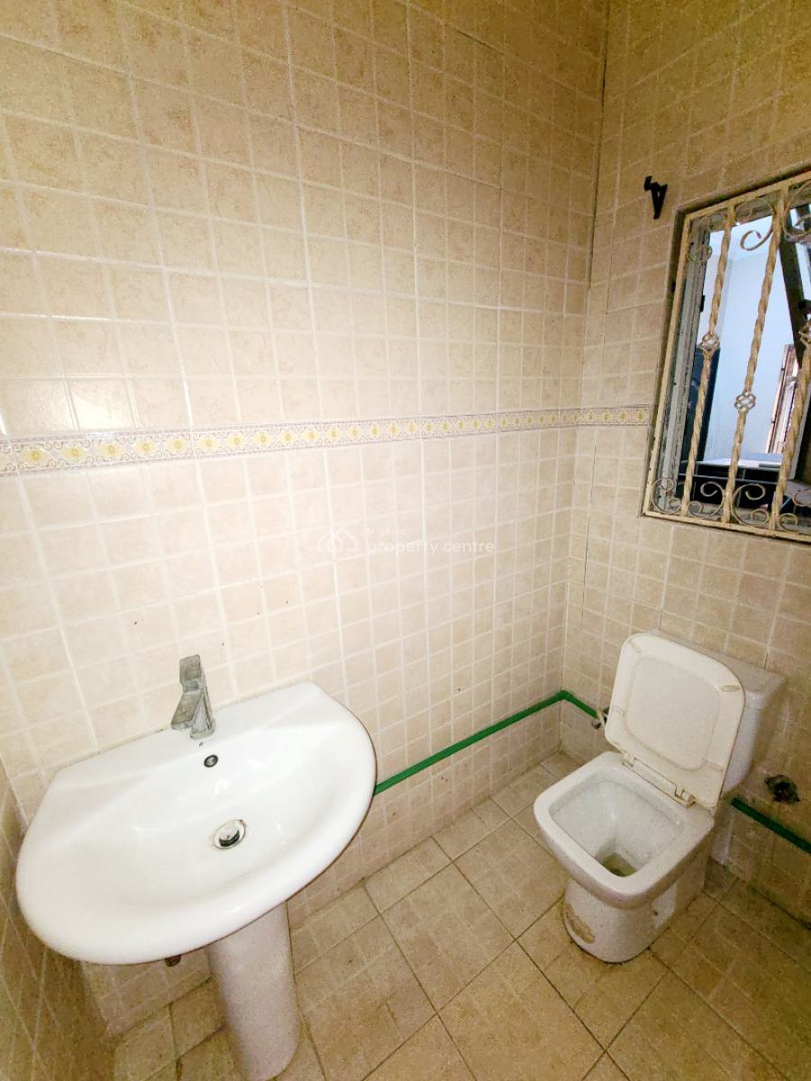Spacious 3 Bedroom Flat with 1bq_ Upstairs, Chevron Estate, Chevron Drive, Lekki, Lagos, Flat / Apartment for Rent