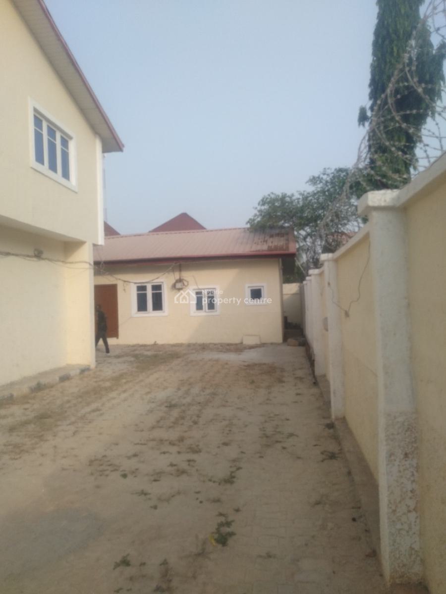 Massive 4-bedroom Semi Detached Duplex with 2-bedroom Bq, 3rd Avenue, Gwarinpa, Abuja, Semi-detached Duplex for Rent