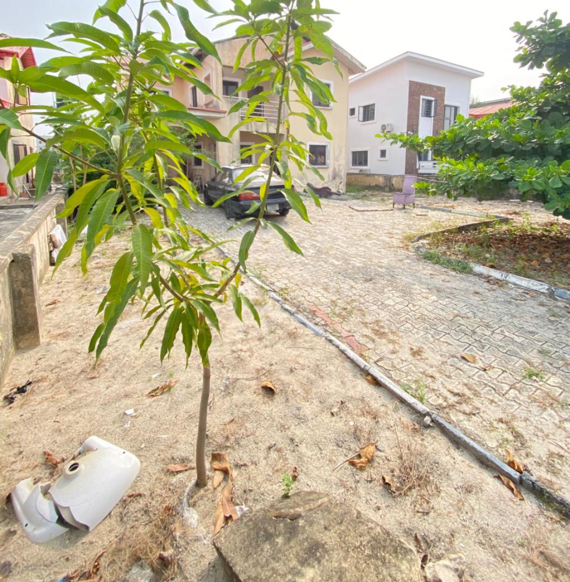 600sqm Land with an Old Building Located in a Very Strategic Location, Buenavista Estate Orchid Lekki Lagos, Lafiaji, Lekki, Lagos, Residential Land for Sale