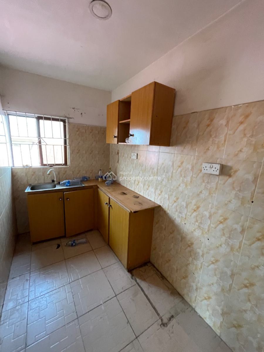 2 Bedroom Apartment Upstair Very Nice, Gbagada, Lagos, Flat / Apartment for Rent