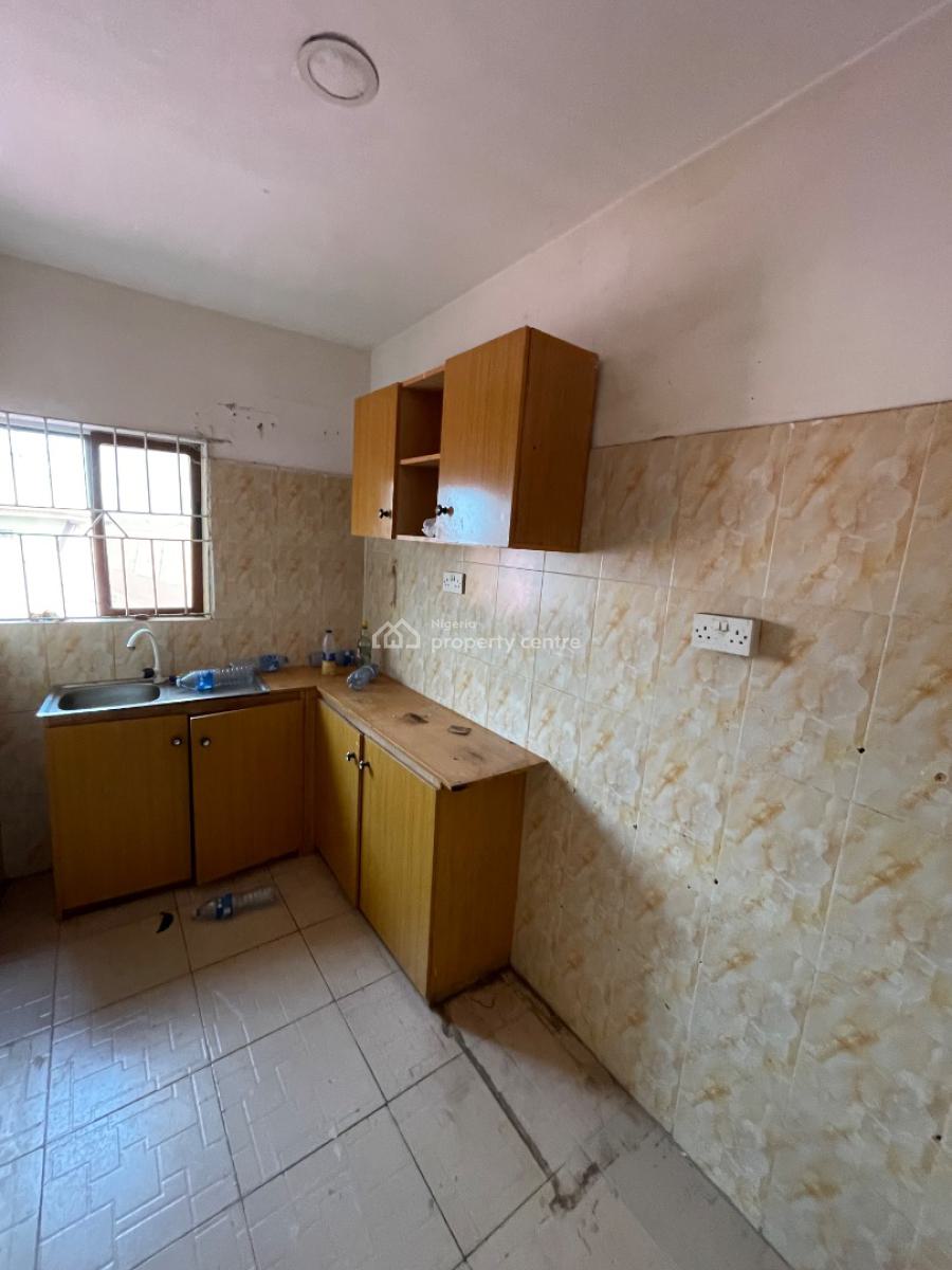 2 Bedroom Apartment Upstair Very Nice, Gbagada, Lagos, Flat / Apartment for Rent