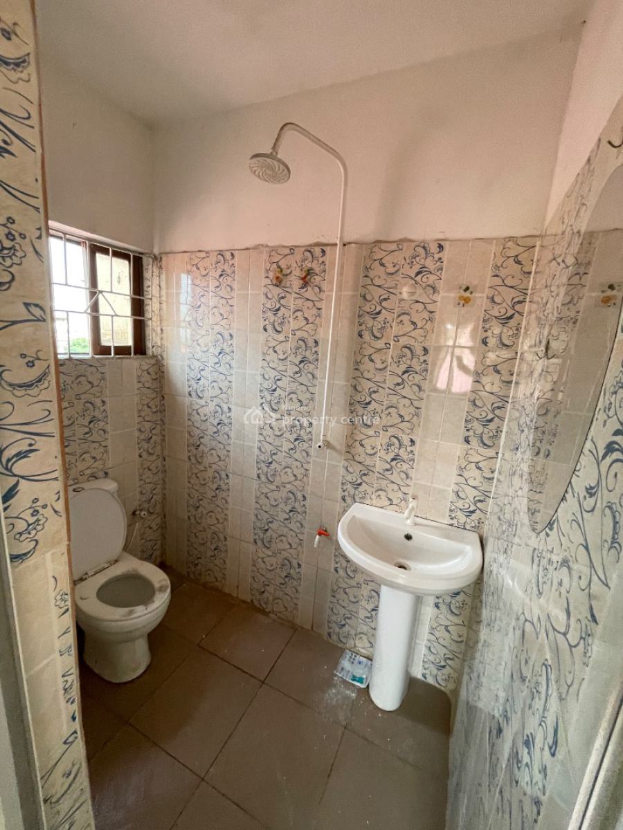 2 Bedroom Apartment Upstair Very Nice, Gbagada, Lagos, Flat / Apartment for Rent