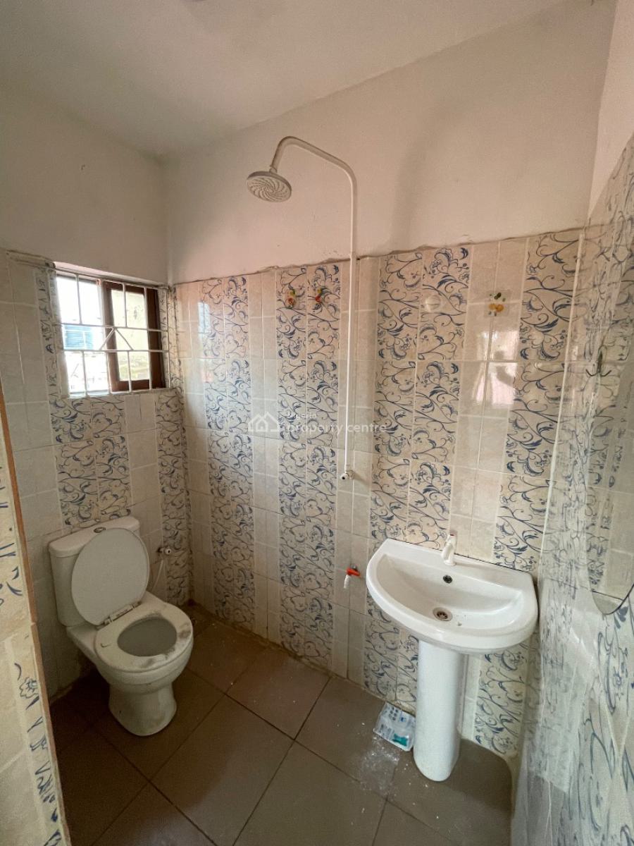 2 Bedroom Apartment Upstair Very Nice, Gbagada, Lagos, Flat / Apartment for Rent