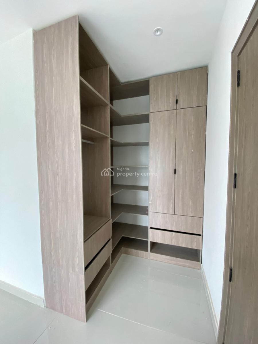 Capacious 2 Bedroom Serviced Apartment., Lekki Phase 1, Lekki, Lagos, Flat / Apartment for Sale