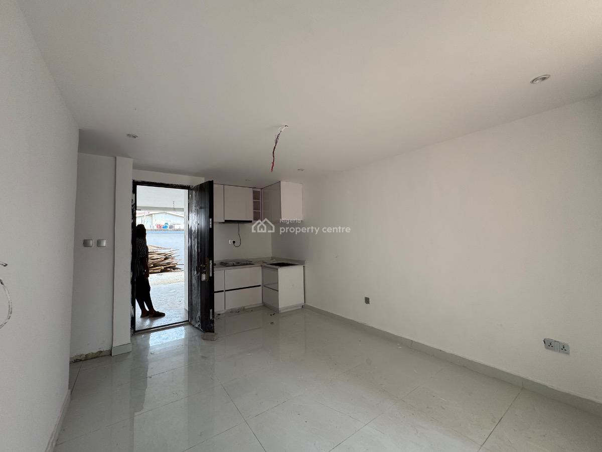 I/2bedroom with Waterfront View, Ologolo, Lekki, Lagos, Flat / Apartment for Sale