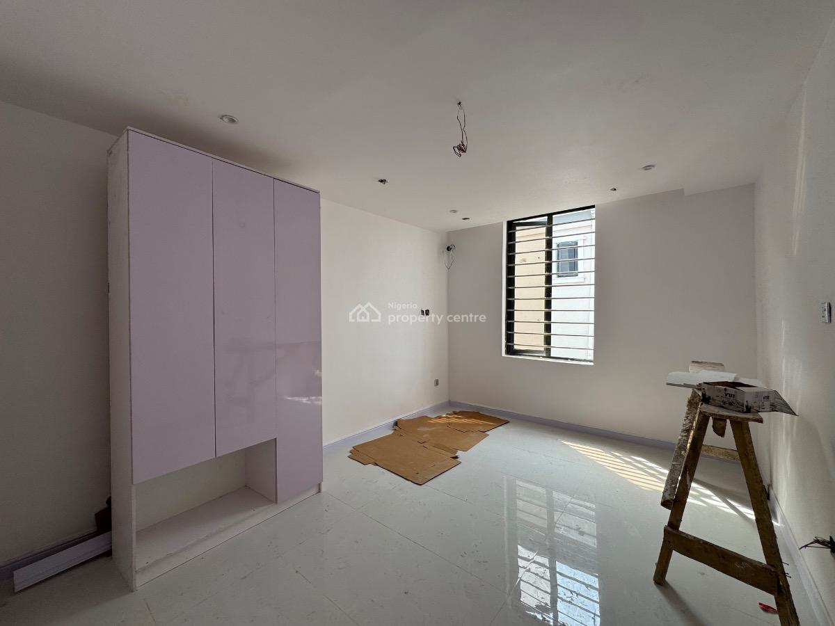 I/2bedroom with Waterfront View, Ologolo, Lekki, Lagos, Flat / Apartment for Sale