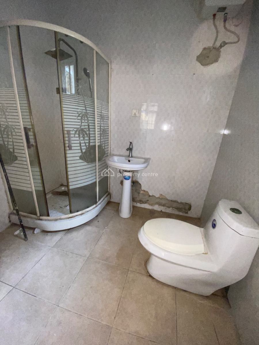 Luxurious Standard and Very Spacious Single Room in a Shared Apartment, Bera, Chevron, Lekki Expressway, Lekki, Lagos, Self Contain (single Rooms) for Rent
