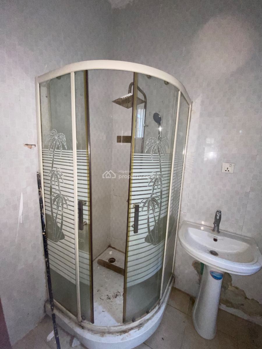 Luxurious Standard and Very Spacious Single Room in a Shared Apartment, Bera, Chevron, Lekki Expressway, Lekki, Lagos, Self Contain (single Rooms) for Rent