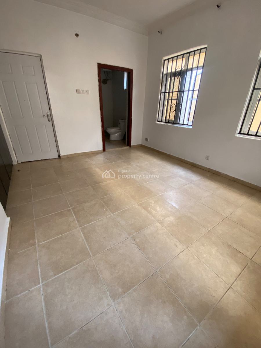 Luxurious Standard and Very Spacious Single Room in a Shared Apartment, Bera, Chevron, Lekki Expressway, Lekki, Lagos, Self Contain (single Rooms) for Rent