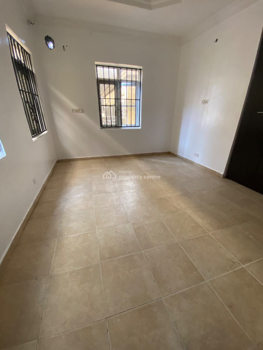 Luxurious Standard and Very Spacious Single Room in a Shared Apartment, Bera, Chevron, Lekki Expressway, Lekki, Lagos, Self Contain (single Rooms) for Rent