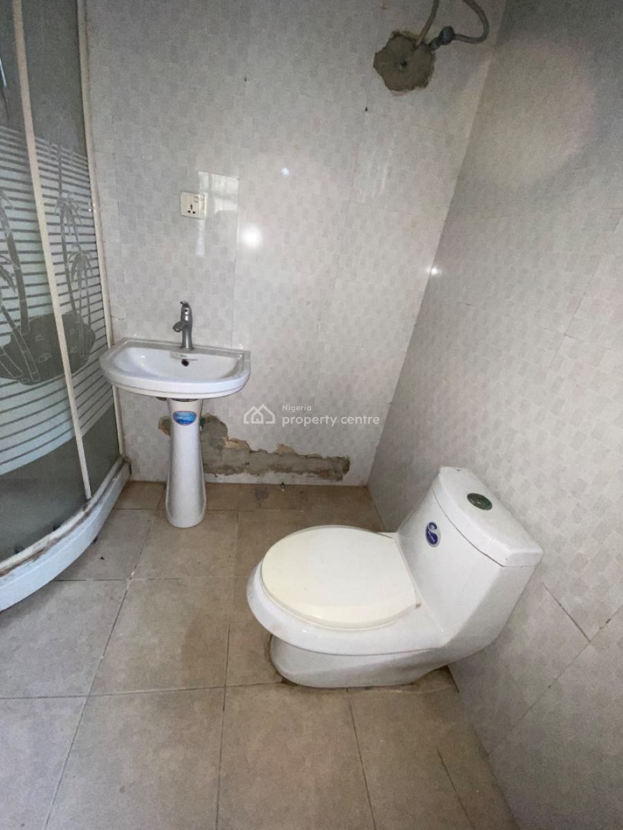 Luxurious Standard and Very Spacious Single Room in a Shared Apartment, Bera, Chevron, Lekki Expressway, Lekki, Lagos, Self Contain (single Rooms) for Rent