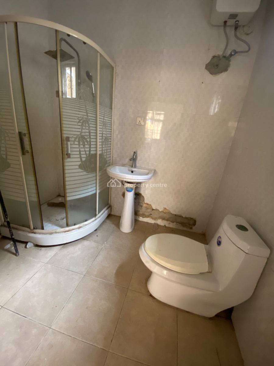 Luxurious Standard and Very Spacious Single Room in a Shared Apartment, Bera, Chevron, Lekki Expressway, Lekki, Lagos, Self Contain (single Rooms) for Rent