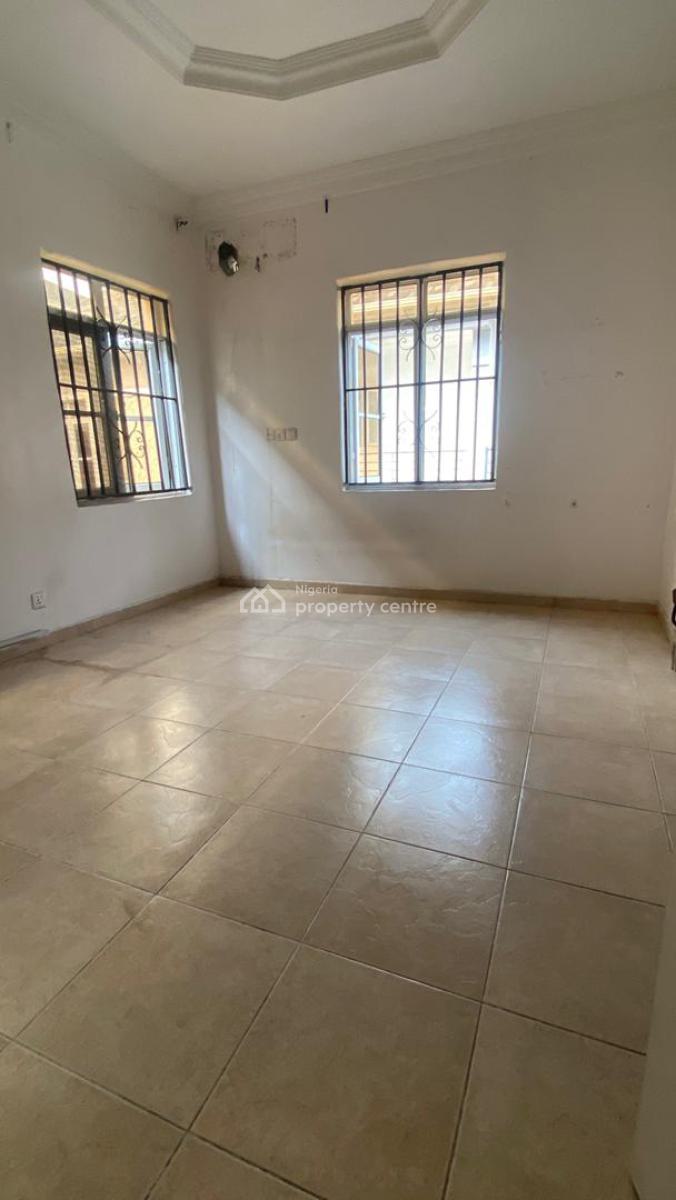 Luxurious Standard and Spacious Single Room in a Shared Apartment Upstairs, Lekki Expressway, Lekki, Lagos, Self Contain (single Rooms) for Rent