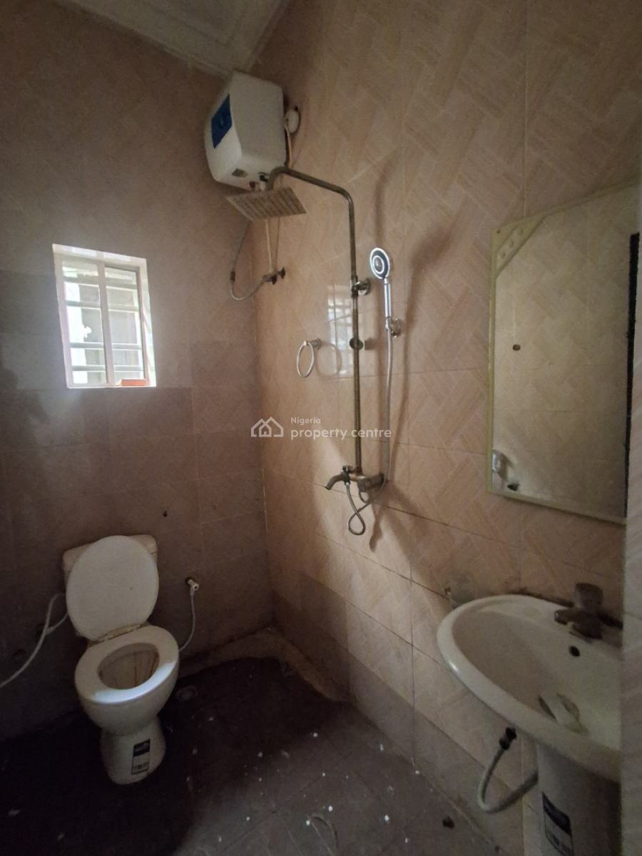 2 Bedrooms, Upstairs, in an Estate, Badore, Ajah, Lagos, Flat / Apartment for Rent
