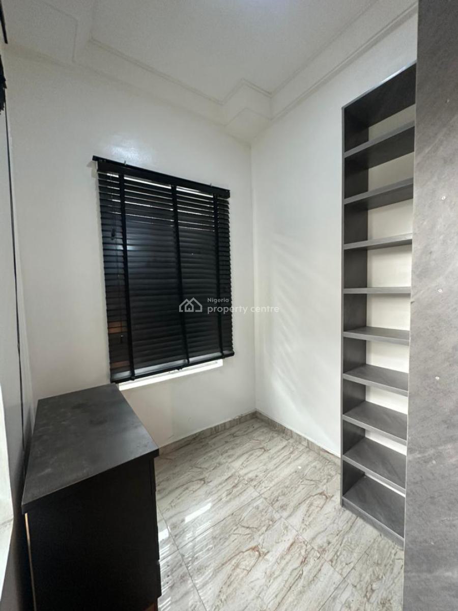 Well Maintained 4 Bedrooms Semi Detached Duplex, Osapa, Lekki, Lagos, Semi-detached Duplex for Rent