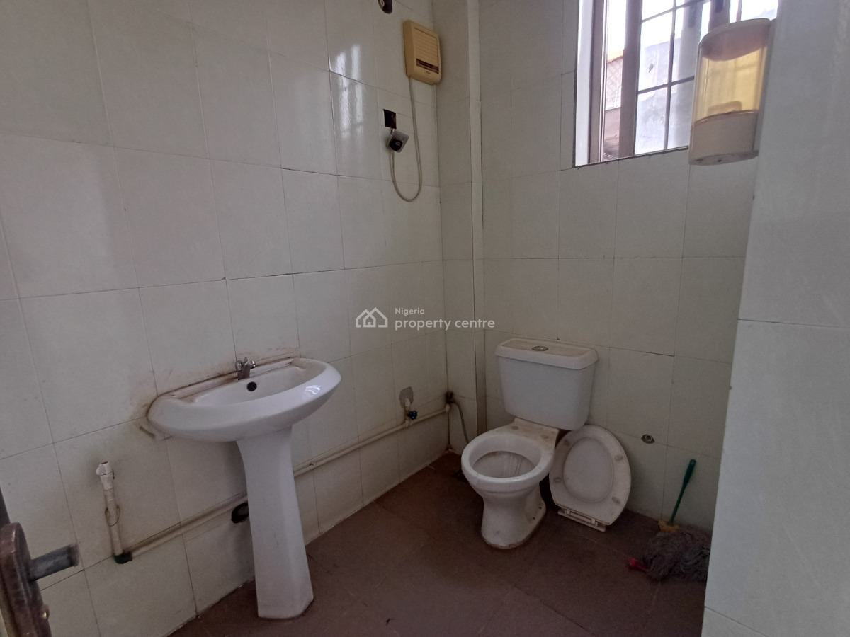 28sqm Space on The Third Floor in a Strategic Location, Mabushi, Abuja, Office Space for Rent