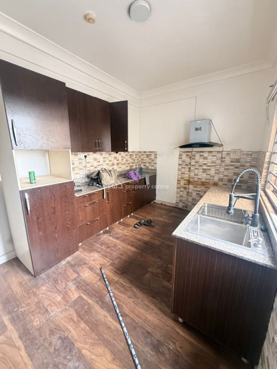 Spacious Serviced 3-bedroom Apartment (first Floor), Lekki Phase 1, Lekki, Lagos, Flat / Apartment for Rent