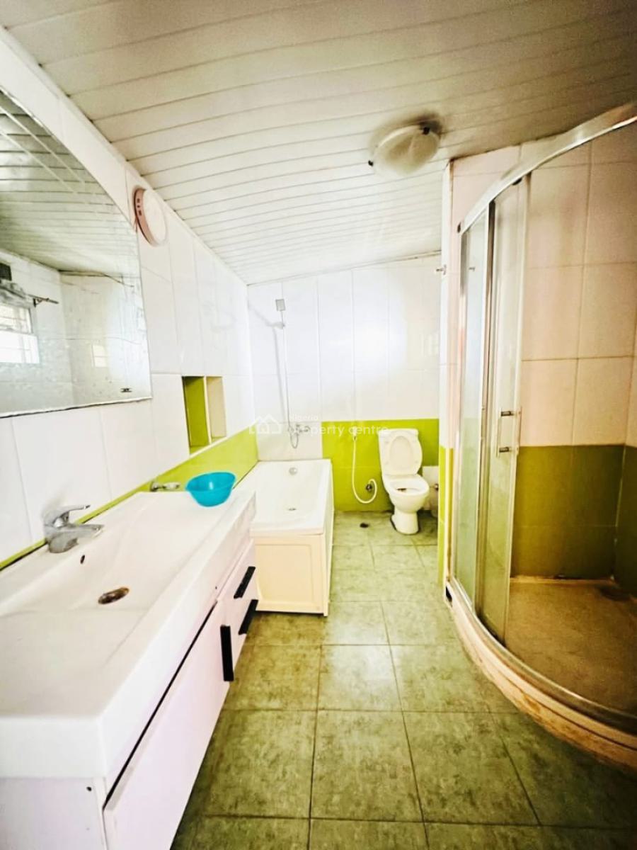 Spaciously Built 4 Bedroom Terrace Duplex, Lekki Phase 1, Lekki, Lagos, Terraced Duplex for Rent
