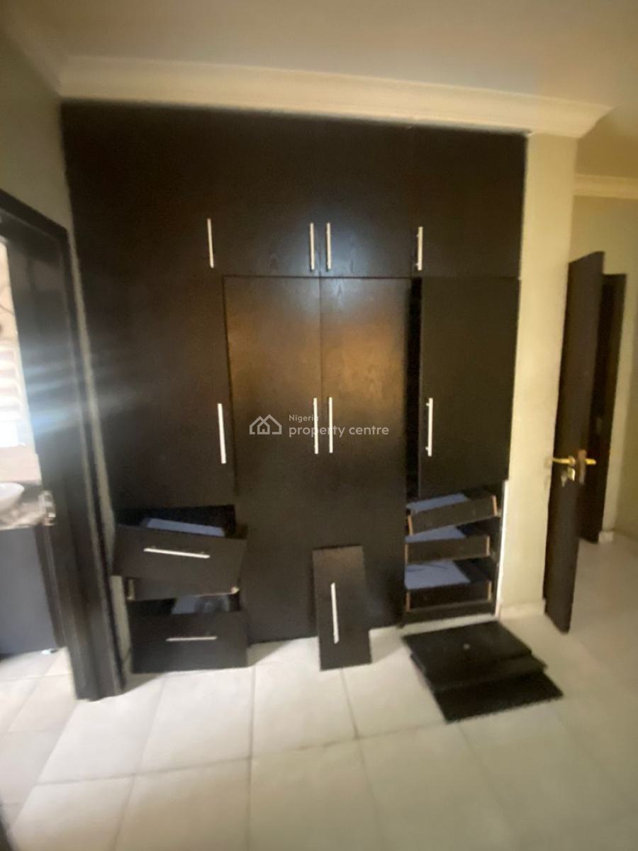 Spacious 3 Bedroom Apartment with a Room Bq, Pinnock Beach Estate, Osapa, Lekki, Lagos, Flat / Apartment for Rent