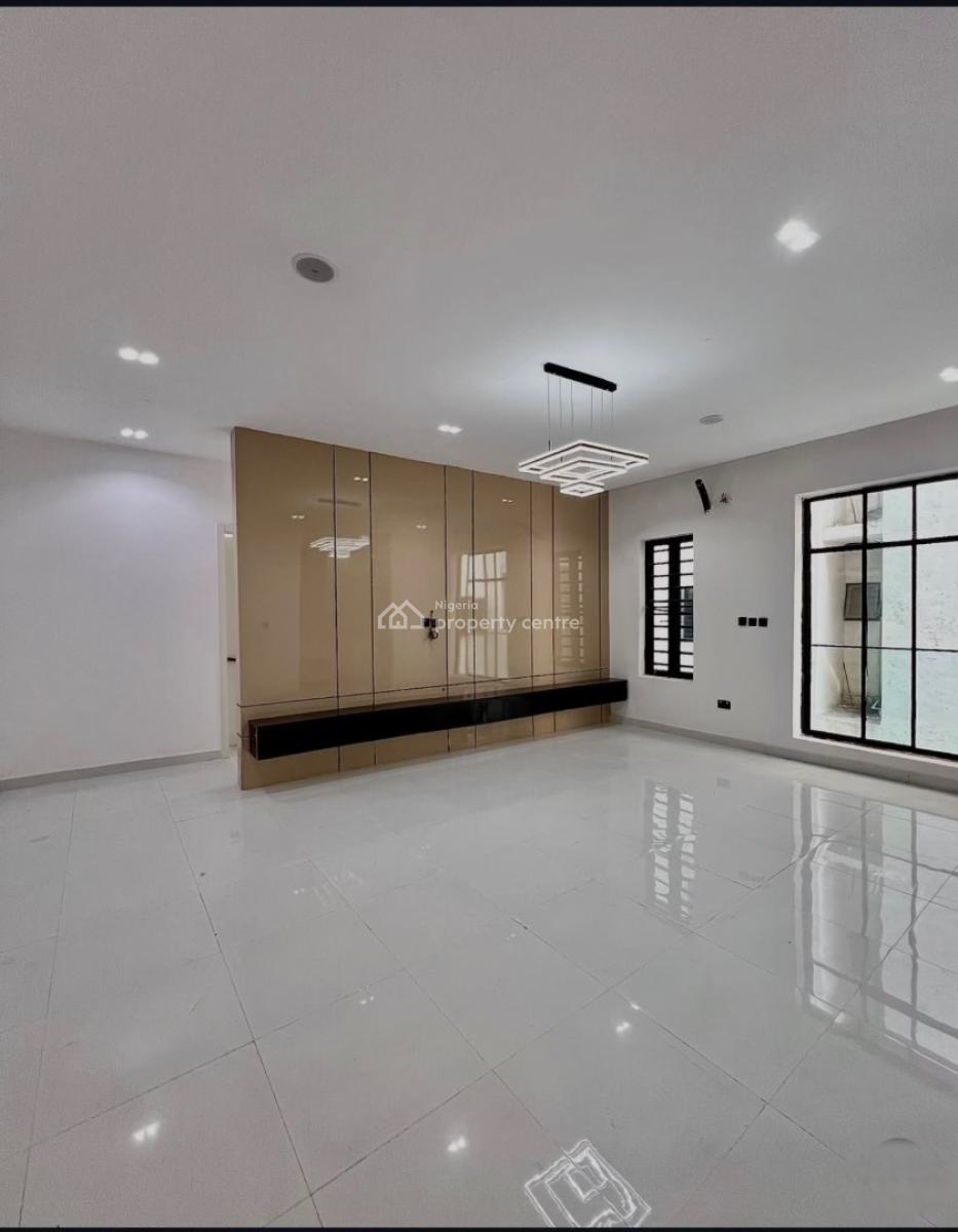 2 Bedroom Service Spacious Apartment, Lekki, Lagos, Flat / Apartment for Sale