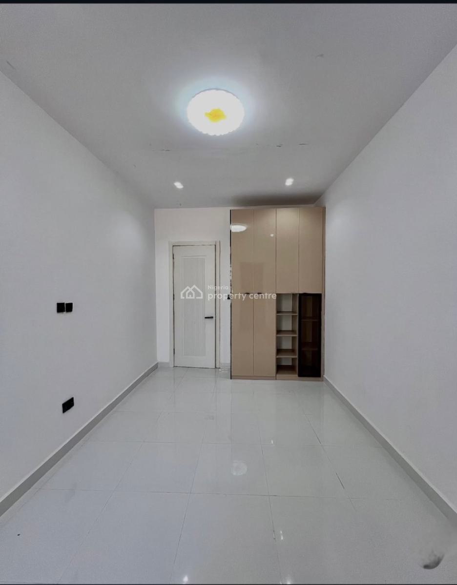 2 Bedroom Service Spacious Apartment, Lekki, Lagos, Flat / Apartment for Sale