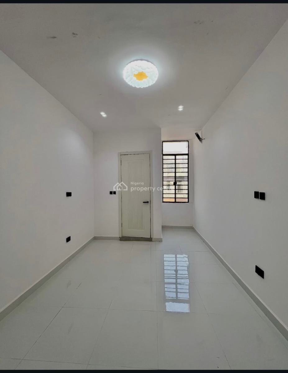 2 Bedroom Service Spacious Apartment, Lekki, Lagos, Flat / Apartment for Sale