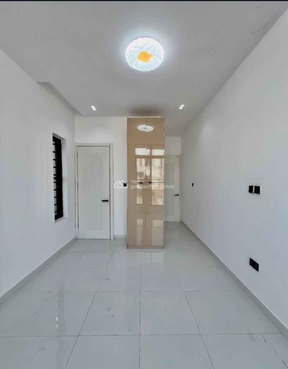 2 Bedroom Service Spacious Apartment, Lekki, Lagos, Flat / Apartment for Sale