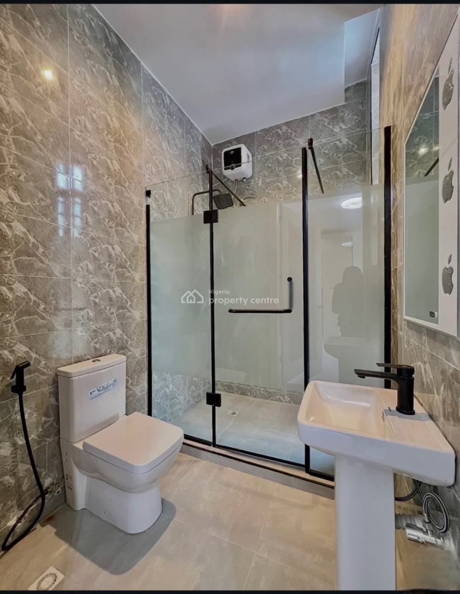 2 Bedroom Service Spacious Apartment, Lekki, Lagos, Flat / Apartment for Sale