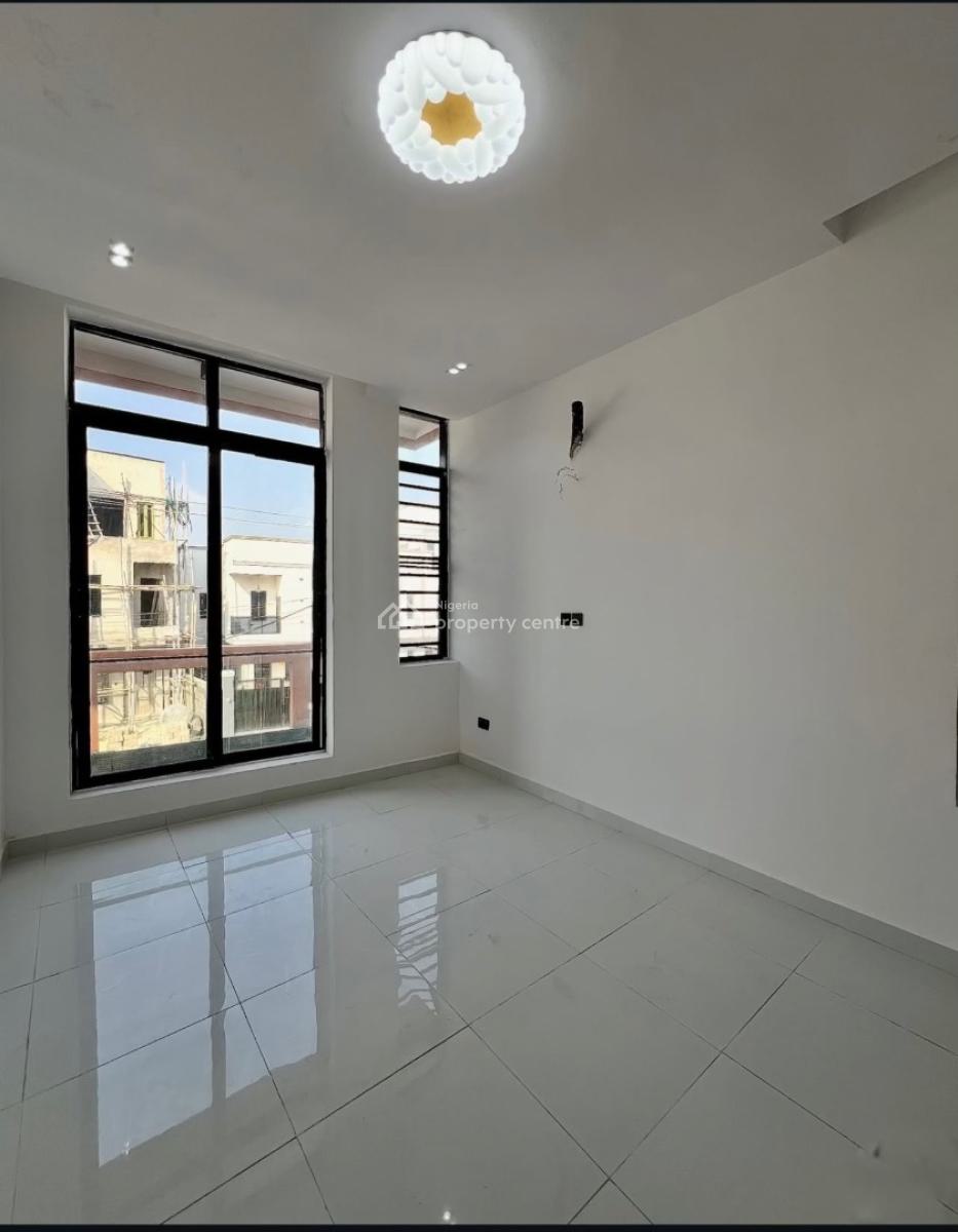 2 Bedroom Service Spacious Apartment, Lekki, Lagos, Flat / Apartment for Sale