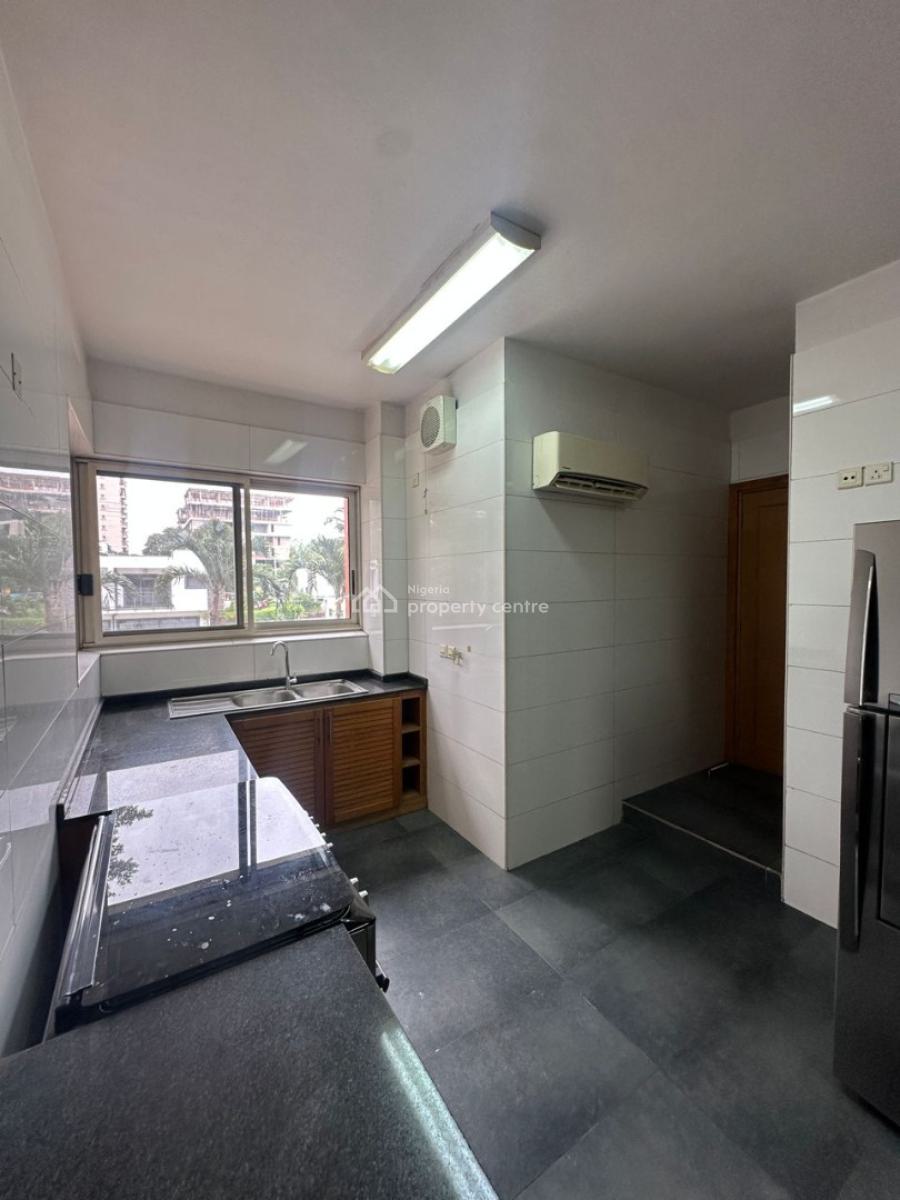 Spacious & Well-maintained Four-bedroom Apartment, Ikoyi, Lagos, Flat / Apartment for Rent