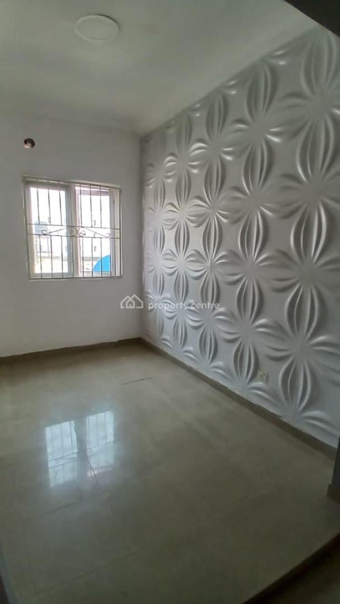 Excellent 2 Bedroom Apartment, Lekki Phase 1, Lekki, Lagos, Office Space for Rent
