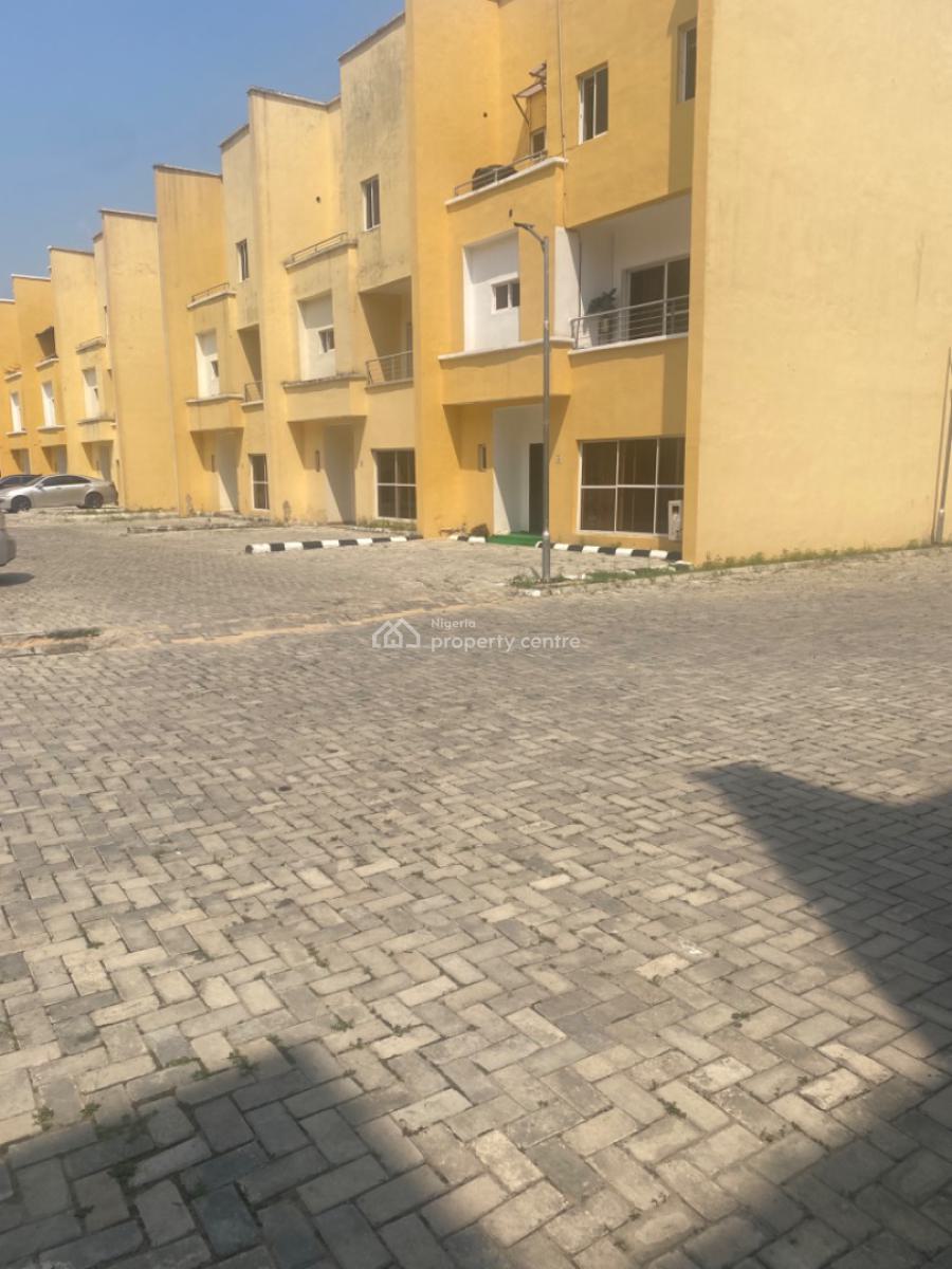 Spacious Single Room in a Shared Apartment, Lekki, Lagos, Flat / Apartment for Rent