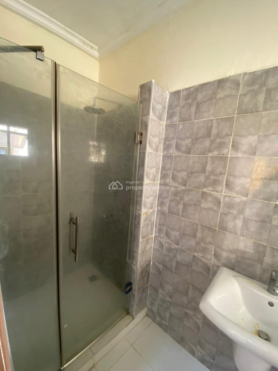 Spacious Single Room in a Shared Apartment, Lekki, Lagos, Flat / Apartment for Rent