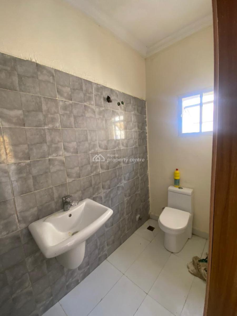 Spacious Single Room in a Shared Apartment, Lekki, Lagos, Flat / Apartment for Rent