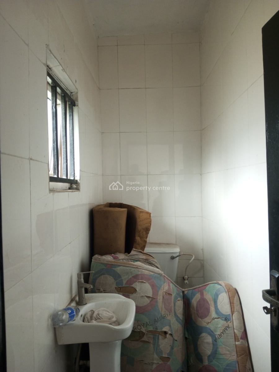 Commercial Open Space (84sqm) Upstairs with 2 Toilets Very Accessible, Chevron Axis, Lekki, Lagos, Commercial Property for Rent