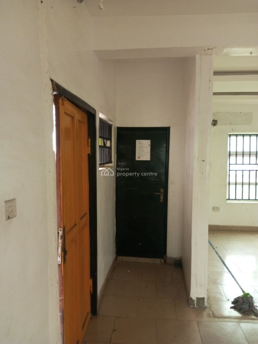 Commercial Open Space (84sqm) Upstairs with 2 Toilets Very Accessible, Chevron Axis, Lekki, Lagos, Commercial Property for Rent