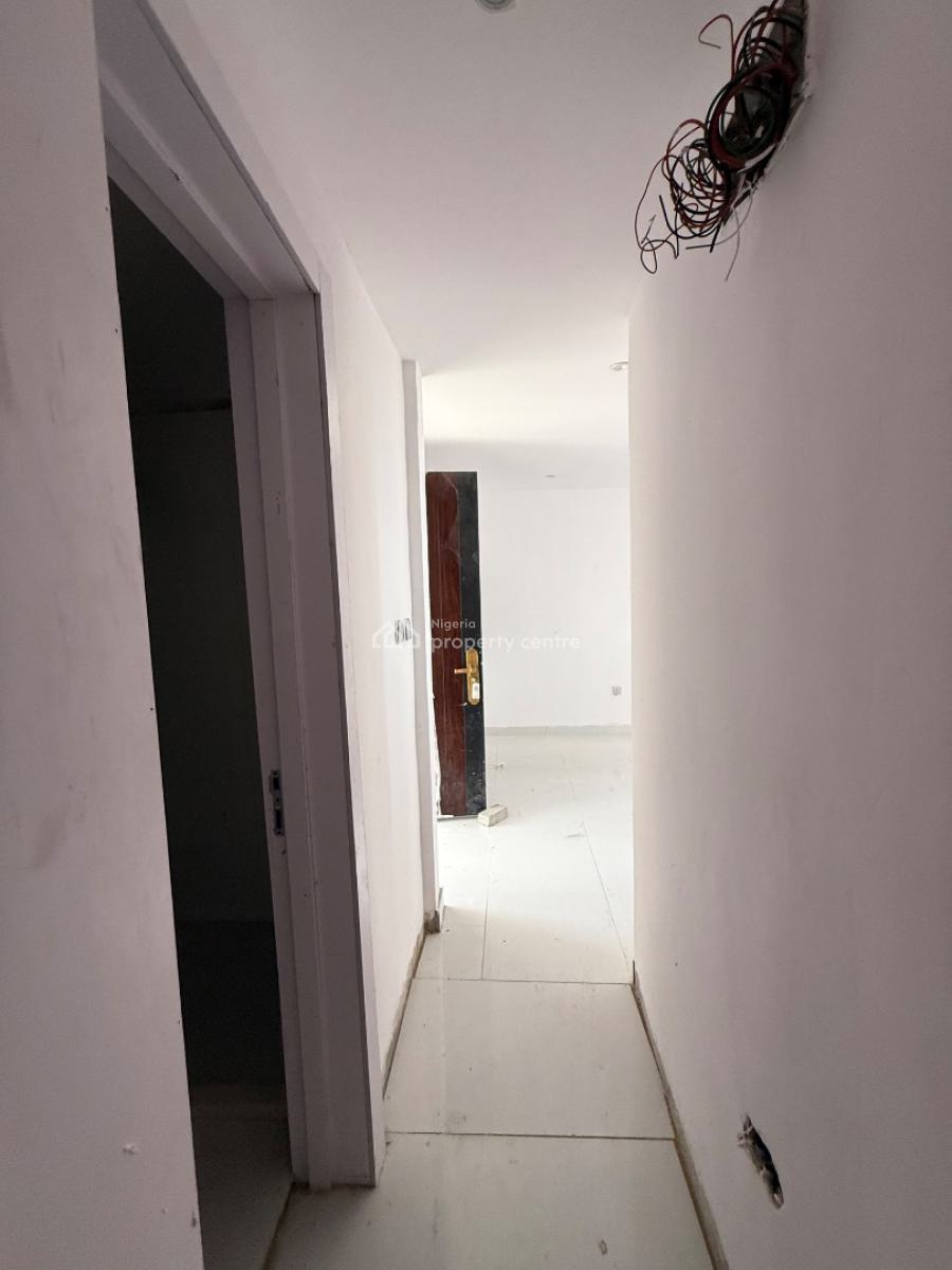 Serviced 1bedroom Flat with Swimming Pool  for Distress, Ologolo, Lekki, Lagos, Block of Flats for Sale