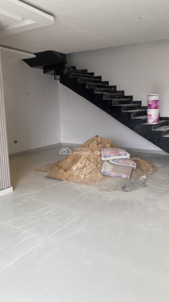 Luxury 2 Bedroom Maisonette with a Bq, Gym & Pool, Lekki Phase 1, Lekki, Lagos, Flat / Apartment for Sale