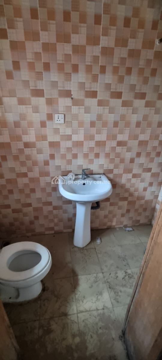 Well Maintained 2brm Flat All Ensuite with Visitor Toilet, Okun-ajah Eti-osa, Lekki, Lagos, Flat / Apartment for Rent