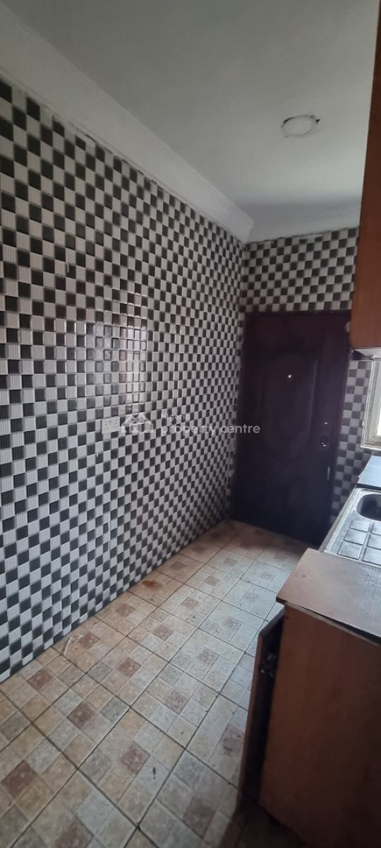 Well Maintained 2brm Flat All Ensuite with Visitor Toilet, Okun-ajah Eti-osa, Lekki, Lagos, Flat / Apartment for Rent